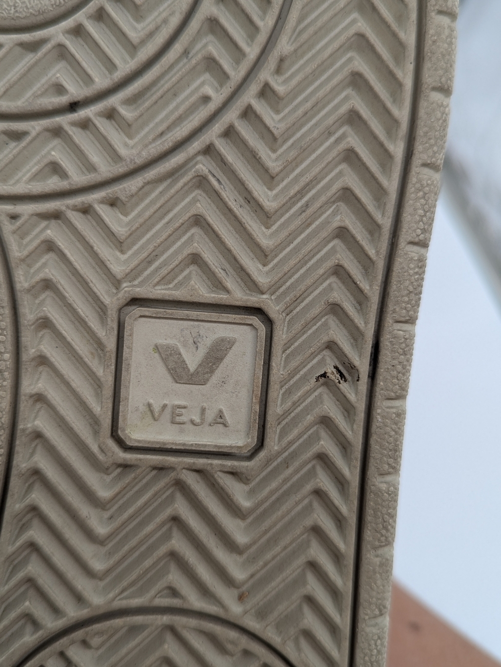 Veja Women's V-10 Leather Sneaker White Black Women's US 8 EU 39 Athleisure - Picture 12 of 13